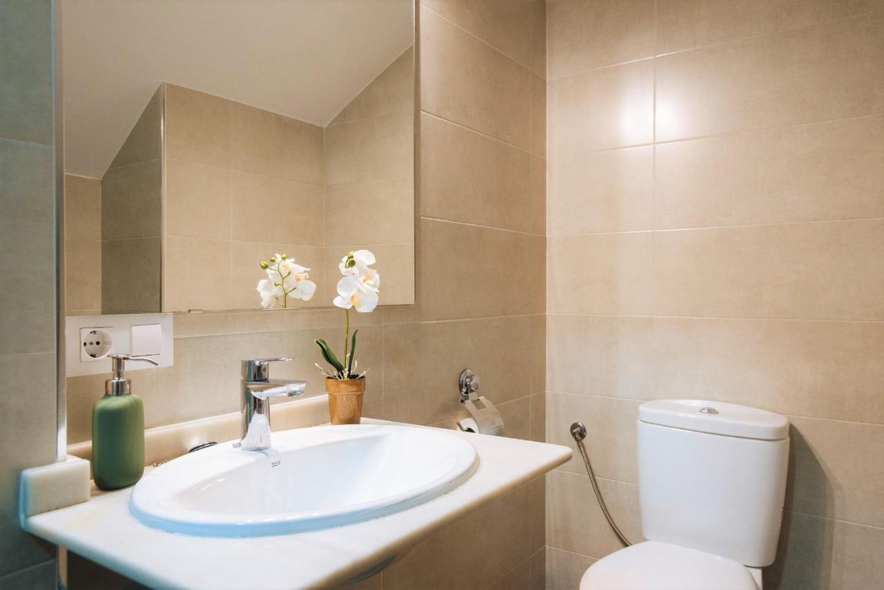 Hostly Rbh0 Modern Apartment Севилья Экстерьер фото