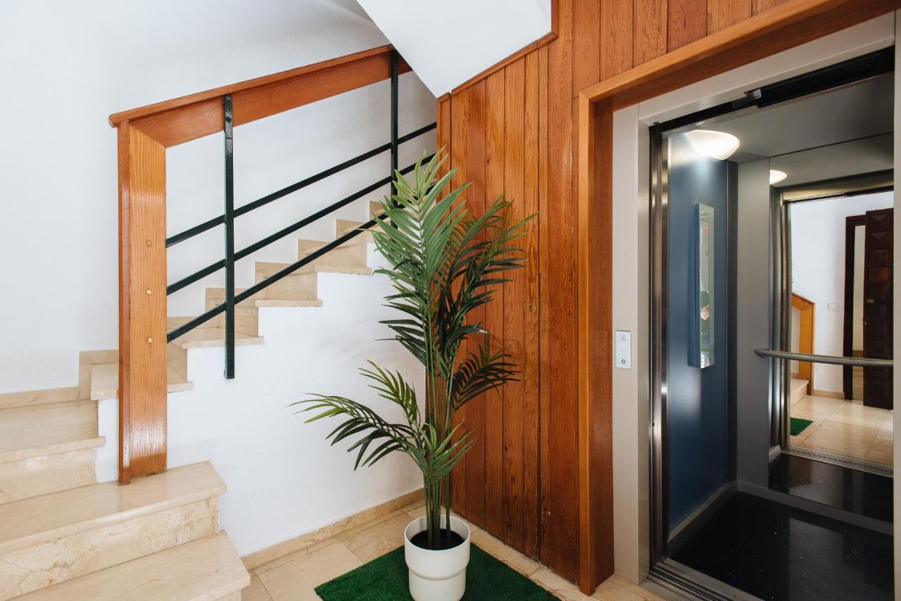 Hostly Rbh0 Modern Apartment Севилья Экстерьер фото